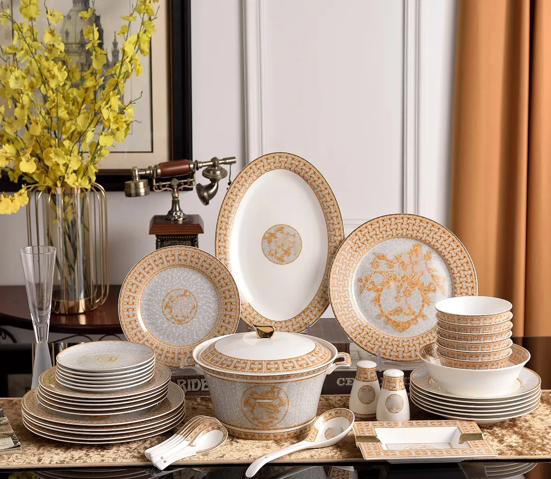 Hot Seller of Kitchen Supplies Luxury Cutlery Plates 6 Person Mosaic Coffee Set Dinnerware Set